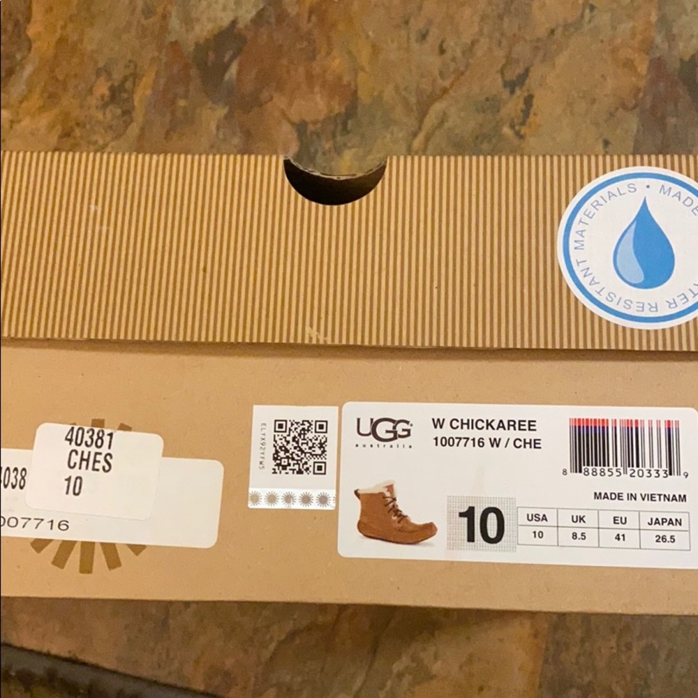UGG Boots w/ chickaree TAN water resistant